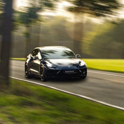 Με σπορ πινελιές το Tesla Model 3