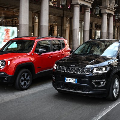 Αποκτήστε τα υβριδικά Renegade και Compass με έκπτωση και δώρο τον οικιακό φορτιστή