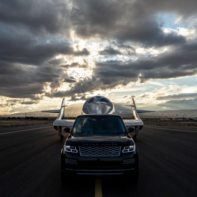 To Range Rover Astronaut Edition μάς αποκαλύπτει το νέο διαστημόπλοιο της Virgin Galactic