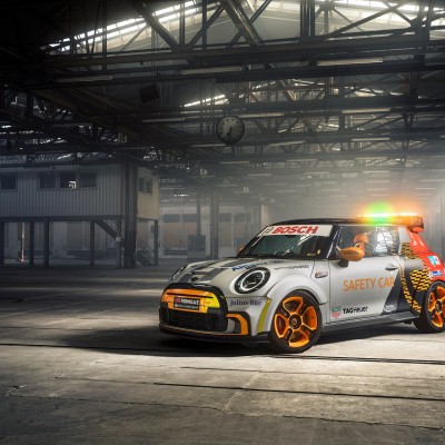 MINI Electric Pacesetter: Το πρώτο ηλεκτρικό MINI σε ρόλο Safety Car της Formula E [Video]