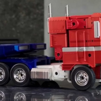 Επικός Optimus Prime: τηλεχειριζόμενος μέσω του κινητού και με φωνητικό έλεγχο!