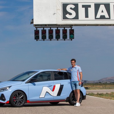 Hyundai i20 N: O Thierry Neuville το δοκιμάζει για το GOCAR (VIDEO)