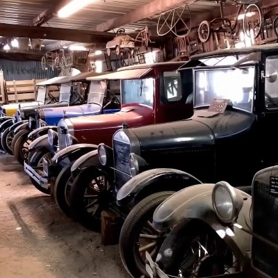 Ανακαλύφθηκαν σε αχυρώνα 50 σπάνια μοντέλα της Ford!