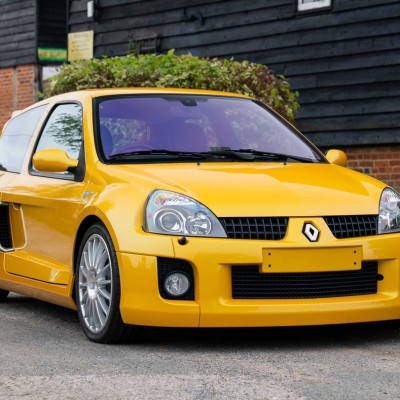 Αυτό το Renault Clio κοστίζει τουλάχιστον 83.000 ευρώ