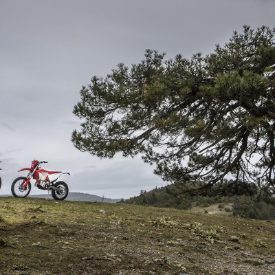 Off Road KTM-Husqvarna-GasGas ΜΥ 2022 - Χωματουργικές εργασίες τα 3 αδέρφια