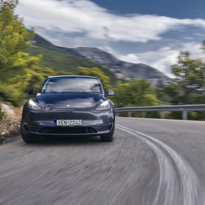 Δοκιμή - Tesla Model Y Long Range: Η χαρισματική χρονοκάψουλα