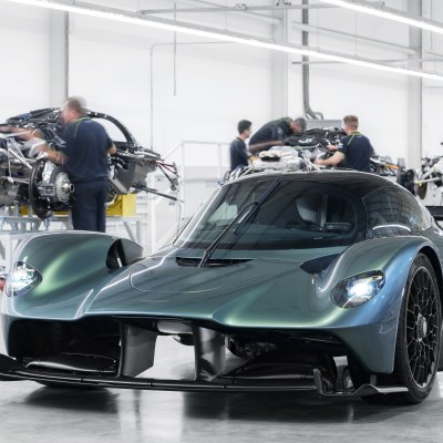 Το αυτοκίνητο της Aston Martin που θυμίζει F1 είναι έτοιμο