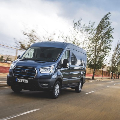 Οδηγούμε το Ford E-Transit: Το απόλυτο ηλεκτρικό van για τον επαγγελματία
