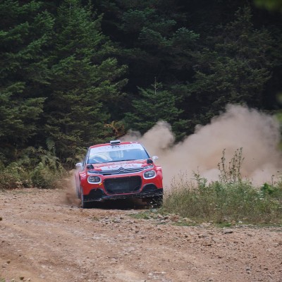 ΕΚΟ Ράλλυ Ακρόπολις: Στο δεξί μπάκετ του Citroen C3 Rally2 του Χ. Καρέλλη