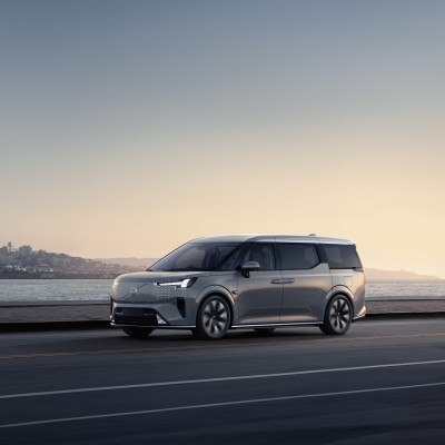 Νέο Volvo EM90: Ένα ηλεκτρικό MPV, πιο άνετο κι από σπίτι [video]