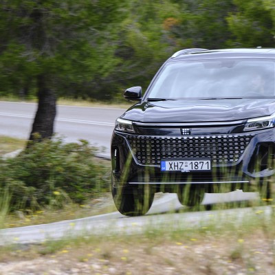 Δοκιμή DFSK E5 DE-i 250 PS: Άκρως οικογενειακό