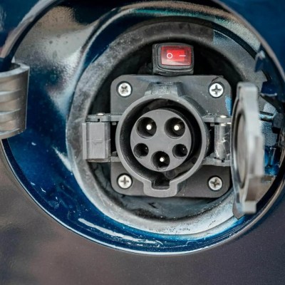 Ιεροσυλία; Θρυλικό μοντέλο των 90’s το… έβαλαν στη πρίζα!