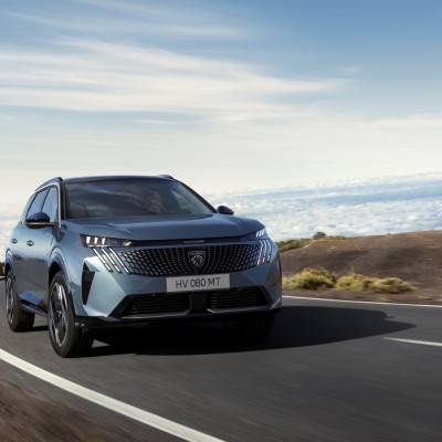 Δοκιμή Peugeot E-5008 73 kWh 210 PS: Premium Traveller