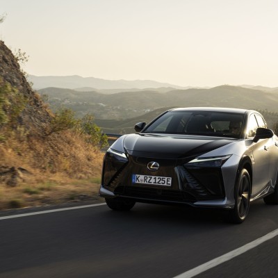 Οδηγούμε στην Πορτογαλία το νέο Lexus RZ