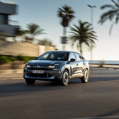 Νέες πλούσιες εκδόσεις της υβριδικής Citroen C4 με τιμή κάτω από 23.000 ευρώ!