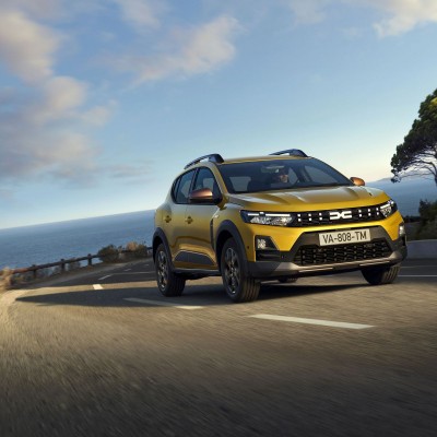 Το No1 αυτοκίνητο της Dacia έγινε υβριδικό