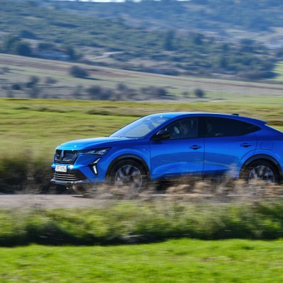 Δοκιμή Renault Rafale E-Tech 4x4 300PS: Brand Ambassador