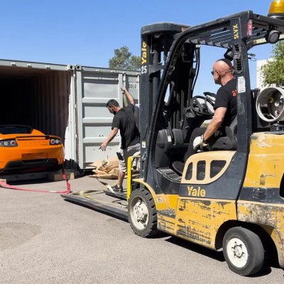 Τα Tesla που είχαν χαθεί για 13 χρόνια - Βρέθηκαν άθικτα μέσα σε κοντέινερ