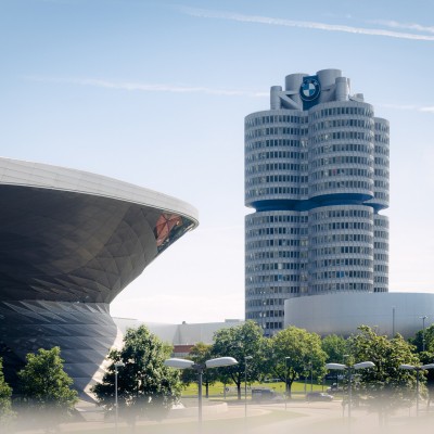 Γιατί τα κεντρικά γραφεία της BMW έχουν αυτή την ιδιαίτερη σχεδίαση;