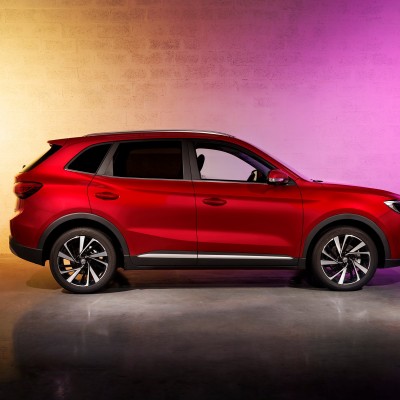 MG ZS MAX: To ολοκληρωμένο C-SUV που αγοράζεις σε τιμή supermini!