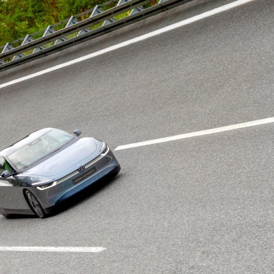 Το Volkswagen που φορτίζει από τον ήλιο - Έσπασε τρία ρεκόρ