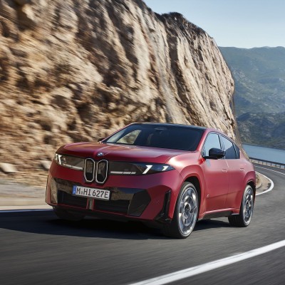 Αυτή είναι η νέα BMW iX4 - Έχει πρώτη τιμή 71.890 ευρώ