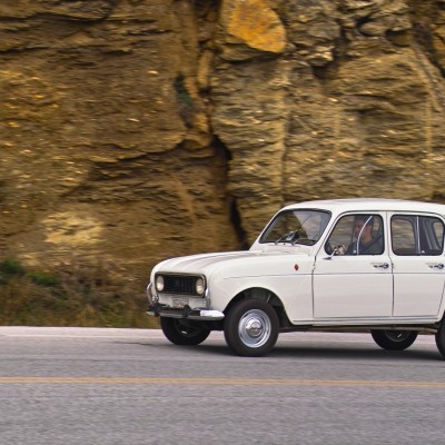 ΟΔΗΓΟΥΜΕ Renault 4L: Βασικά πρωτοποριακό