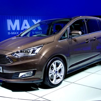 Ford C-MAX 2015 με νέα μοτέρ και εμφάνιση