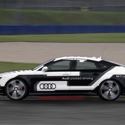 Audi: Έφτασε ο «αυτόματος πιλότος»