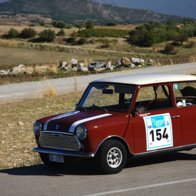 Μ ένα Mini σε Ιερές Διαδρομές