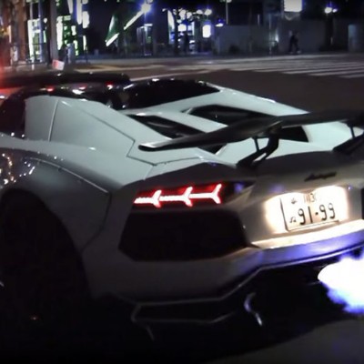 Μια Lamborghini Aventador… φλογοβόλο (video)