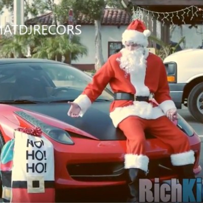 Ο Αγ.Βασίλης μοιράζει δώρα με Ferrari (Video)