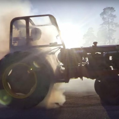 Tι κάνει ένα τρακτέρ των 225 ίππων… (video)