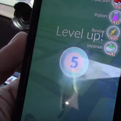 Κυνηγώντας Pokemon με μια… Porsche 918 Spyder (video)