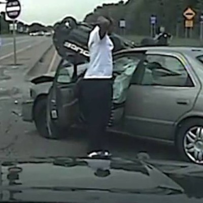 Τράκαρε περιπολικό & βρήκε τον μπελά του! (video)