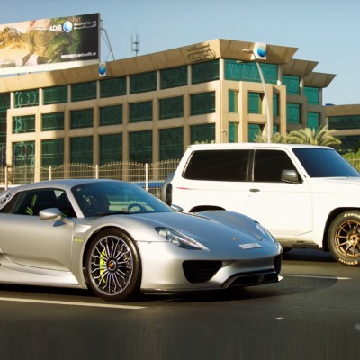 Porsche 918 Spyder εναντίον Nissan Patrol (video)