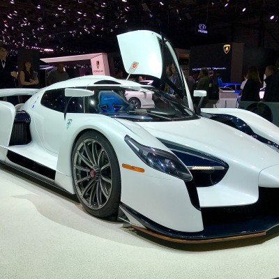 «Μπαίνει μέσα» σε κάθε supercar που θα φτιάχνει