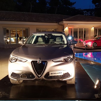 Η Alfa Romeo Stelvio δίπλα στην ομορφιά