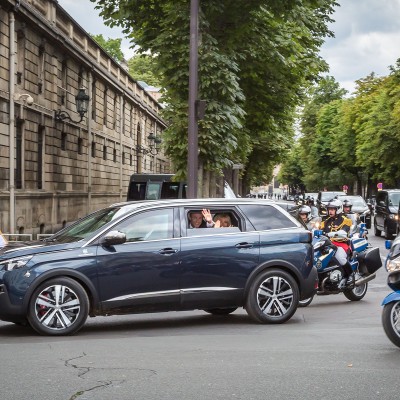 Με Peugeot 5008 ο Πρόεδρος της Γαλλίας