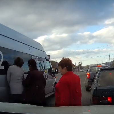 Έμεινε το makeup της… επάνω στο αμάξι (video)