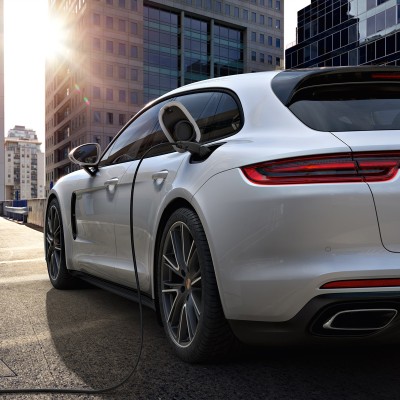 Οι οδηγοί επιλέγουν την υβριδική Panamera