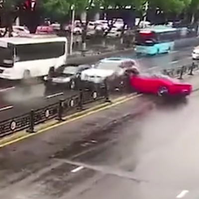 Φεύγει από την αντιπροσωπεία Ferrari και… ΜΠΑΜ! (video)