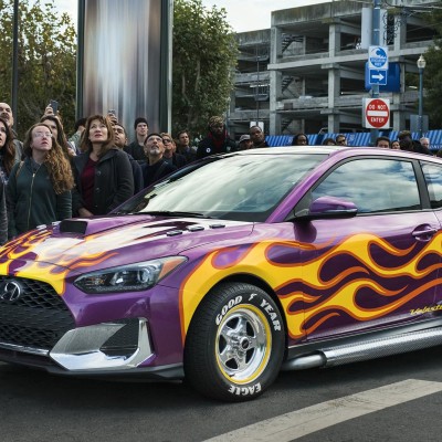 Ο Ant-Man οδηγεί το εντυπωσιακό Hyundai Veloster (video)