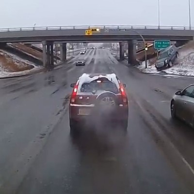 Μία Cadillac Escalade μετατρέπει αυτοκινητόδρομο σε πίστα σκι (vid)