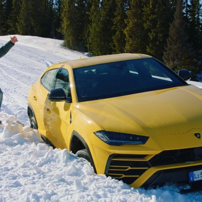 O Jeremy κόλλησε στα χιόνια με την Lamborghini Urus (video)