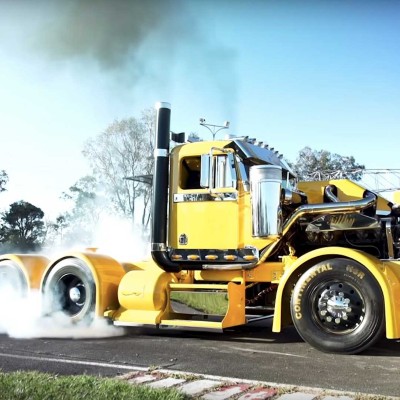 Έχεις δει 900 ίππων φορτηγό να κάνει… burnout; (video)
