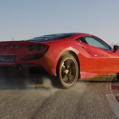 Συνελήφθη και είπε στον αστυνομικό: “Είναι Ferrari, πάει γρήγορα”