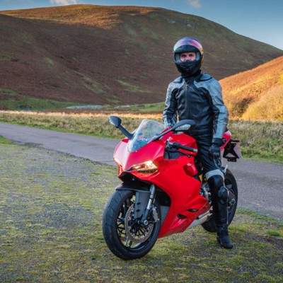 Πώς θα είσαι ασφαλής πάνω στη μοτοσικλέτα σου