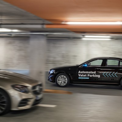 Πλήρως αυτόνομο παρκάρισμα χωρίς ανθρώπινη παρουσία (vid)