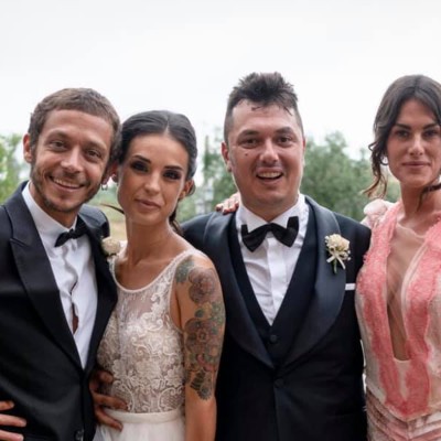 Ο… κουμπάρος Valentino Rossi συνόδευσε τη νύφη με Ferrari